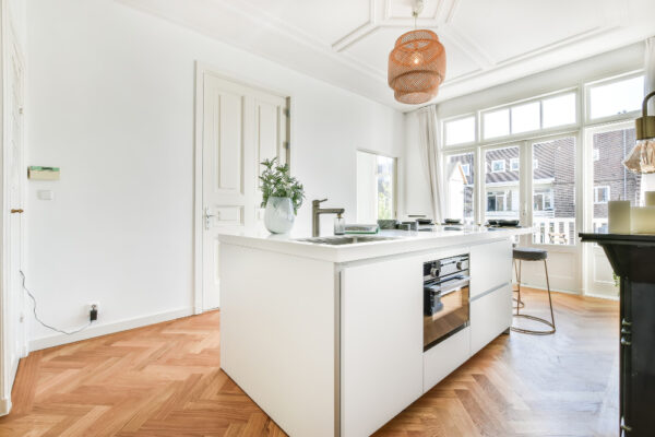 Design interior pentru bucătării mici – soluții ingenioase de amenajare