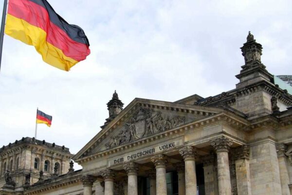 Partidului Comunist din Germania de Est revine în Bundestag