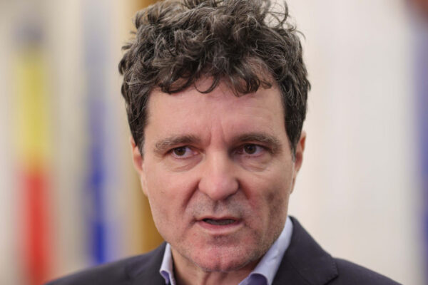 Nicușor Dan, despre armată: Am făcut multă teorie și puțină practică