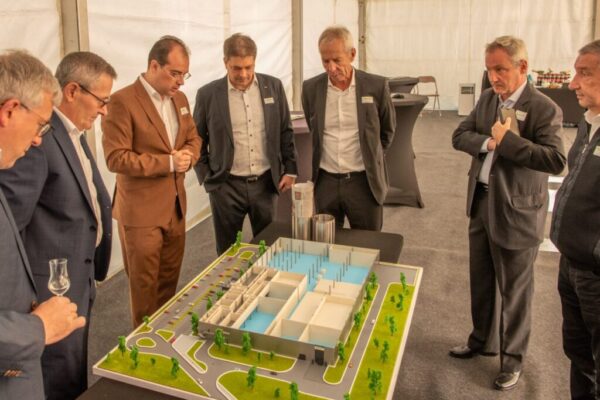 VAT Group, lider global în producția de supape de vid, inaugurează o nouă fabrică la Arad, România