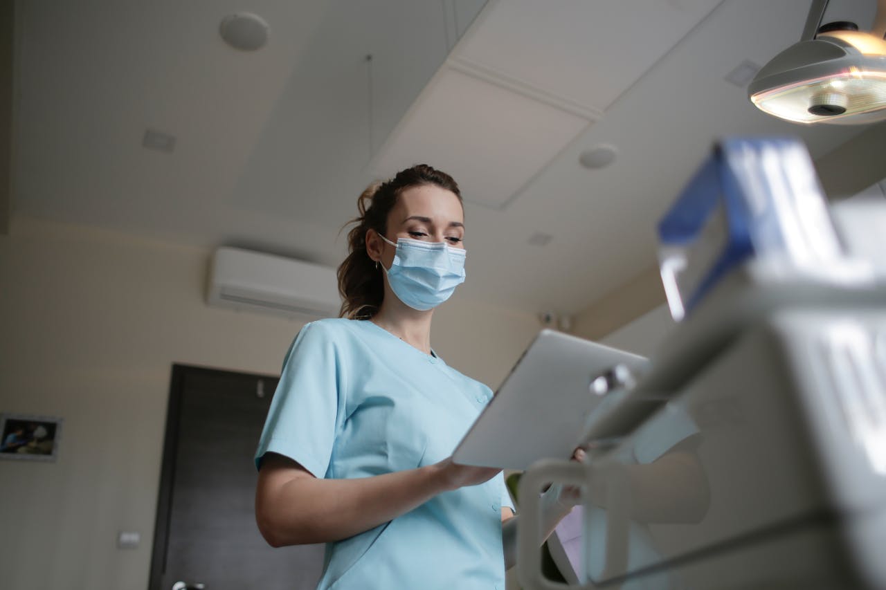 De ce proctologia nu mai înseamnă durere și recuperare lungă