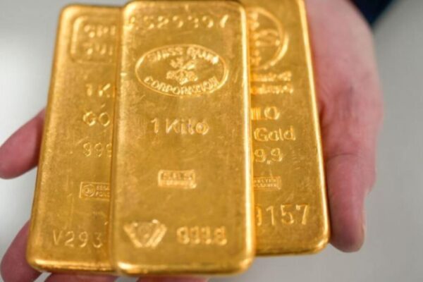 Preţul aurului a ajuns la 4.383,76 dolari pe uncie