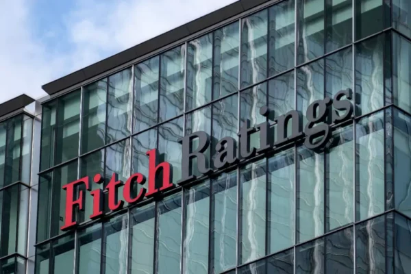 Agenția Fitch menține ratingul de țară. România a evitat retrogradarea la categoria junk