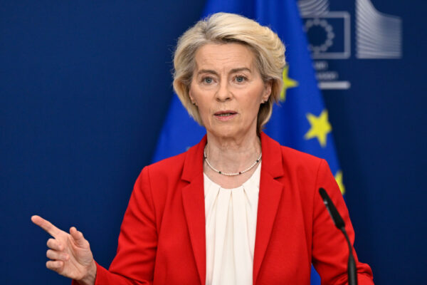 Prima reacție a Comisiei Europene după ce România a pierdut 770 de milioane de euro din PNRR din cauza Legii salarizării