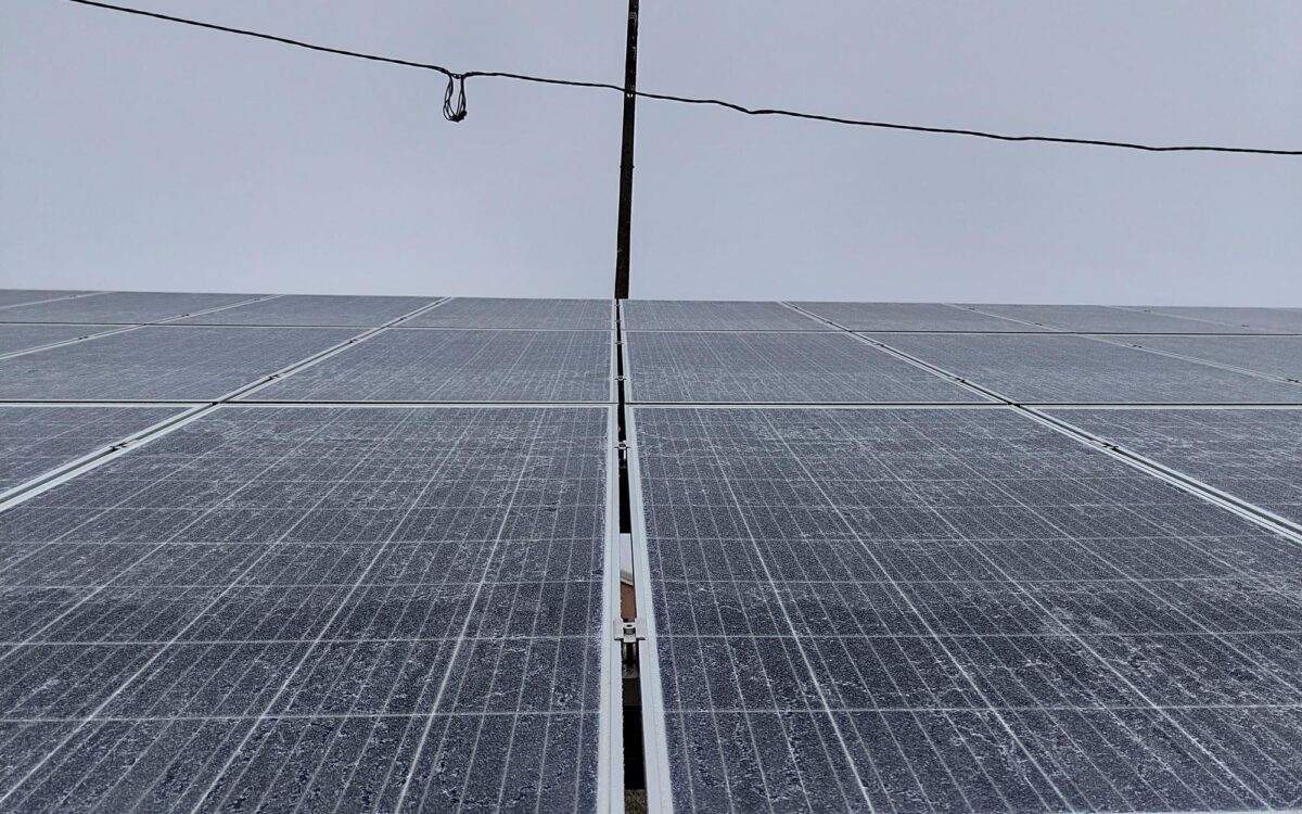 Ce se întâmplă cu panourile fotovoltaice în zilele înnorate