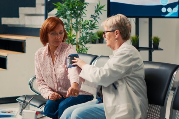 Hipertensiunea arterială: simptome, factori de risc și monitorizare