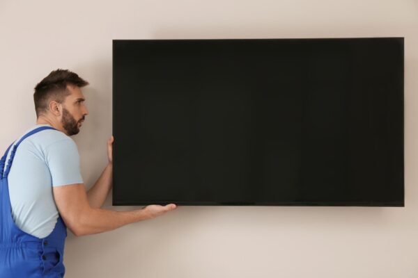 Cum alegi un suport TV reglabil fără să ignori greutatea și prinderea ecranului
