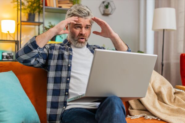 De ce se încălzește laptopul și cum previi supraîncălzirea